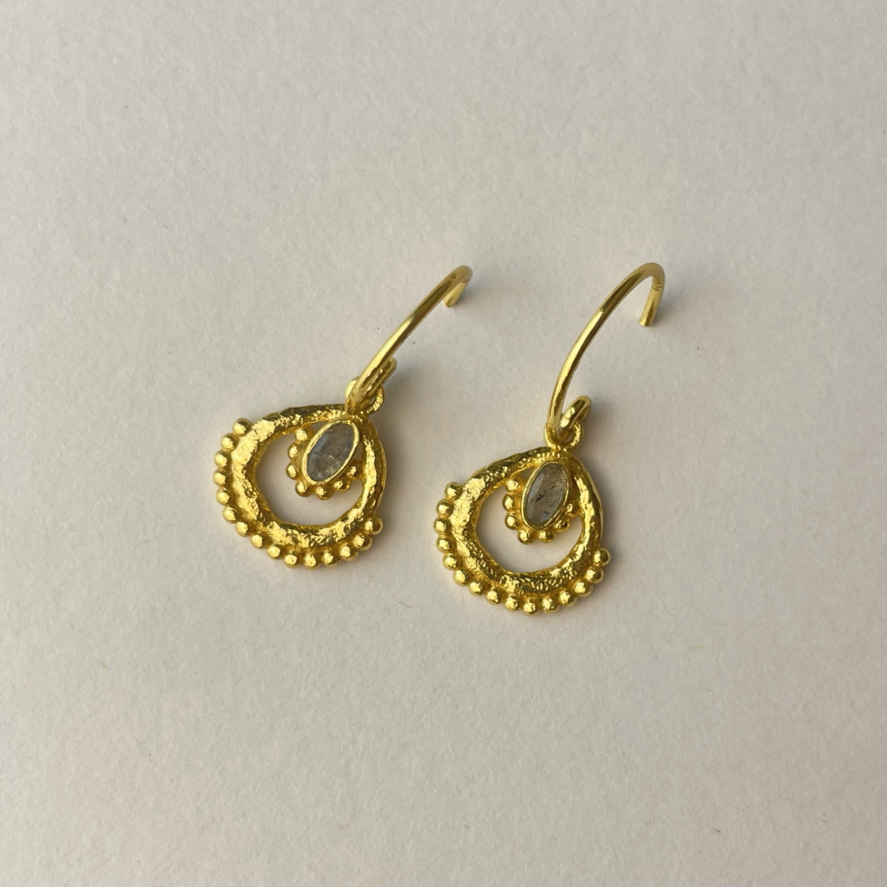 Серьги с круглой подвеской