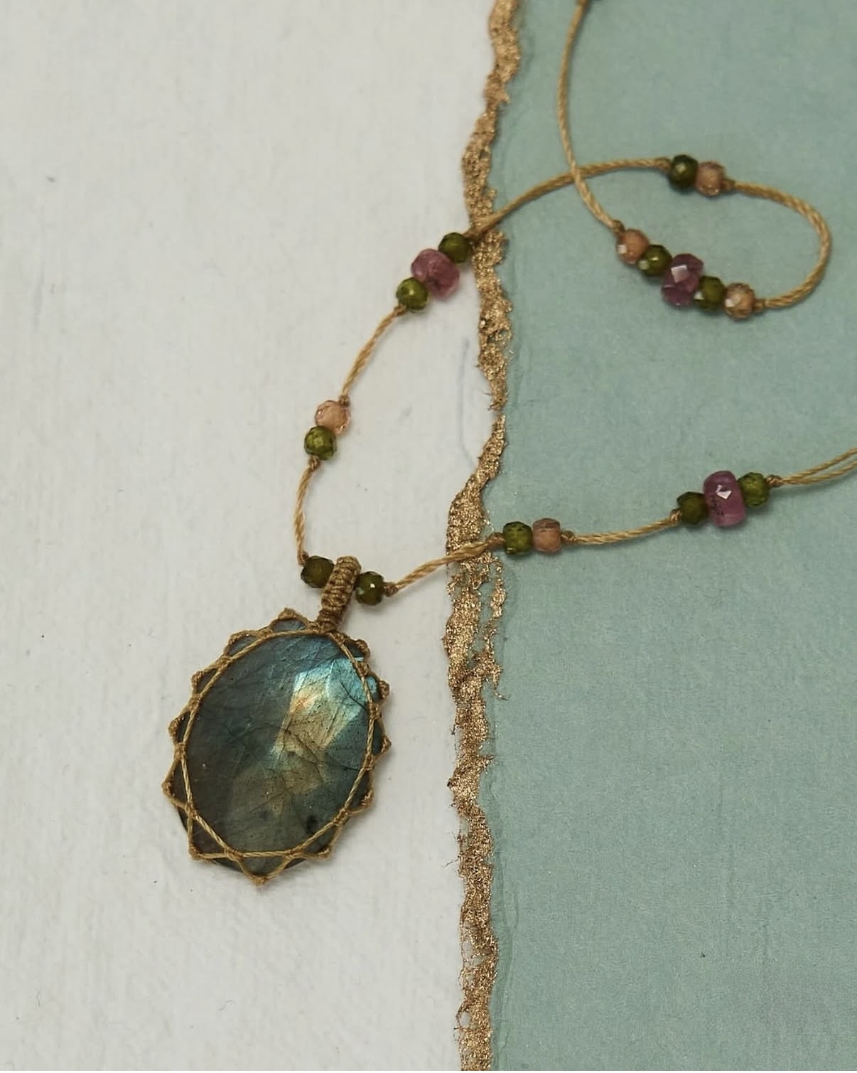 Тибетское колье Зеленый лабрадорит