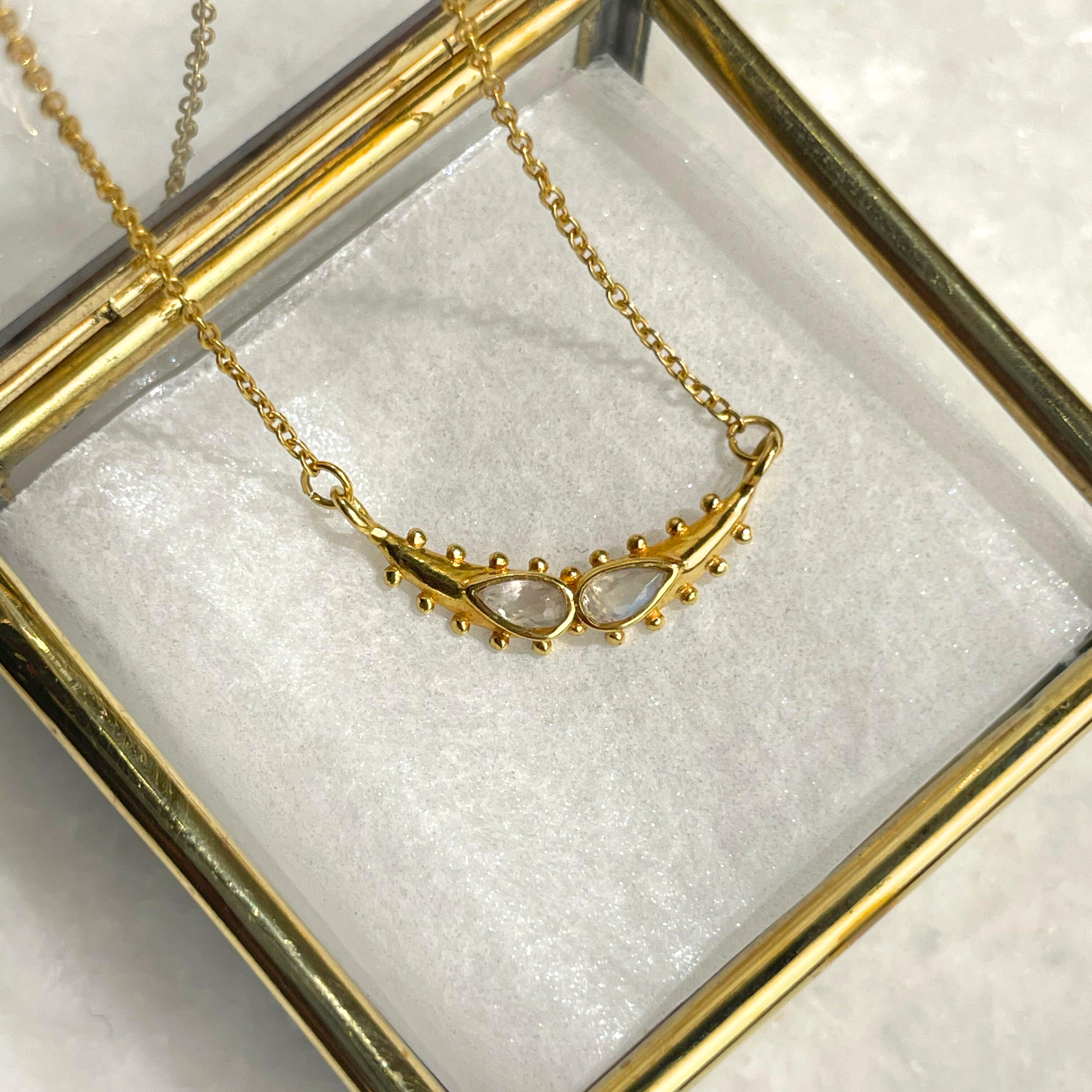 Колье с подвеской